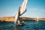 På felucca i frisk bør ved Aswan